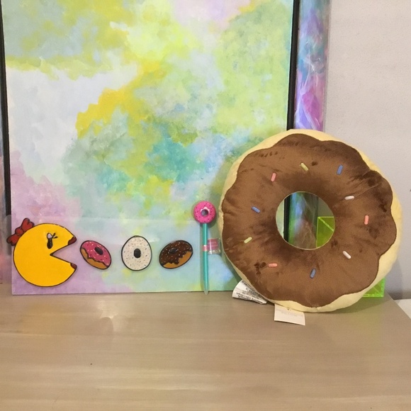 MS. PAC MAN WINDOW CLINGS DOUGHNUT BUNDLE - Picture 1 of 3